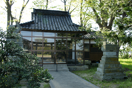 高田神社拝殿