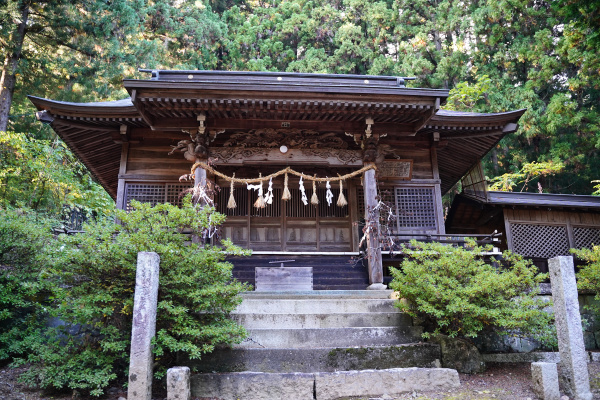 八幡宮鞠子社拝殿