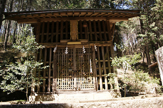 子安神社社殿