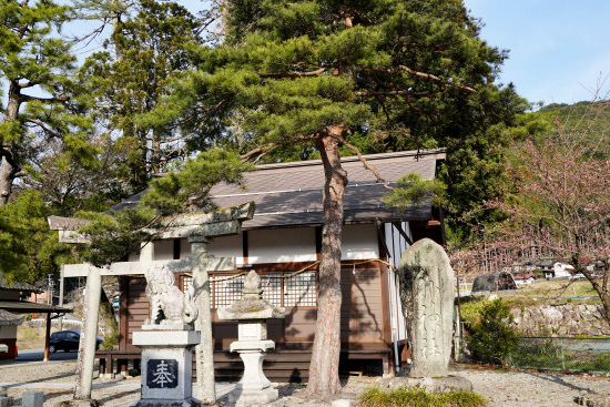 県神社拝殿