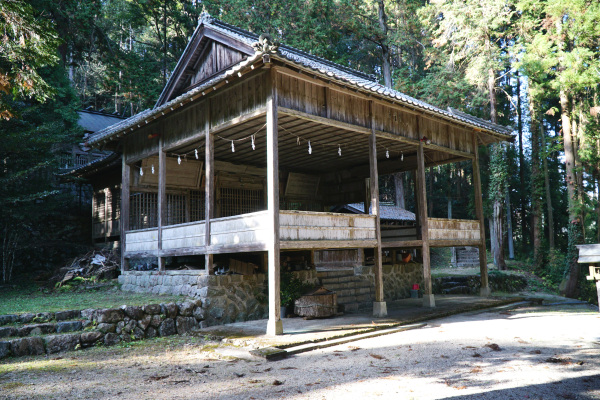 小泉神社拝殿