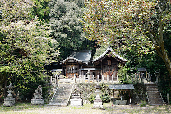 文殊八幡神社社殿