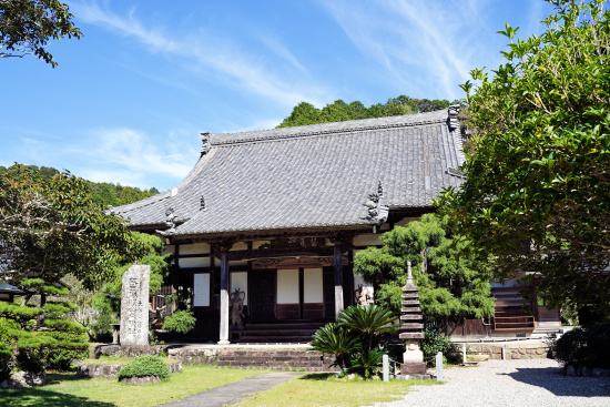 医王寺本堂