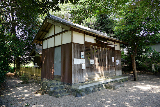 䑂q