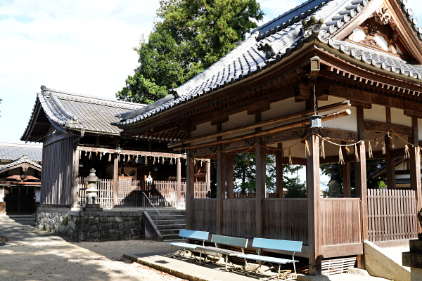 牟佐神社の拝殿・本殿