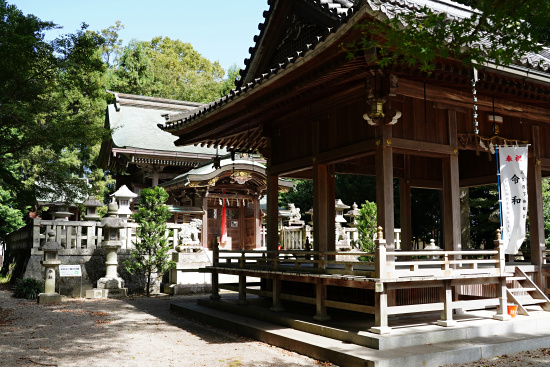 建部神社拝殿・本殿