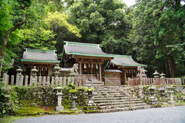 江文神社本殿