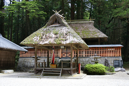 六所神社拝殿・本殿