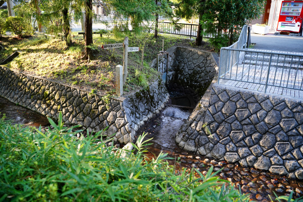 水分れ公園の分水嶺