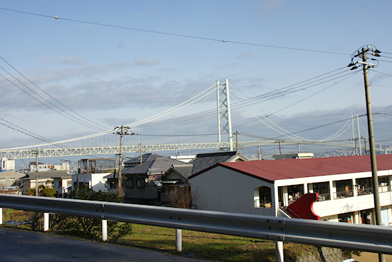 岩屋八幡神社から見る明石海峡大橋