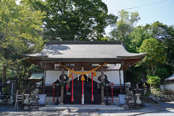 春日神社拝殿