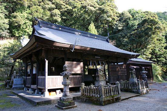 宇府山神社拝殿