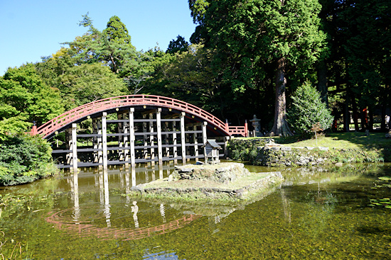 輪橋と鏡池