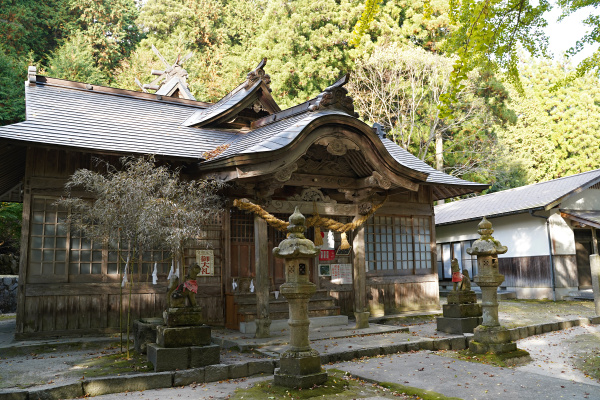 大石見神社拝殿