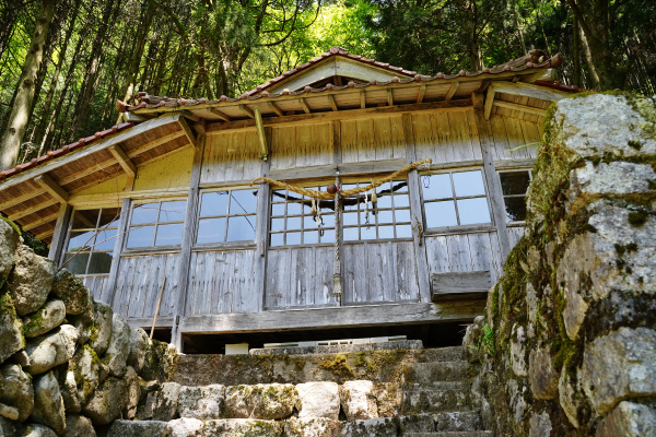 岩屋神社拝殿