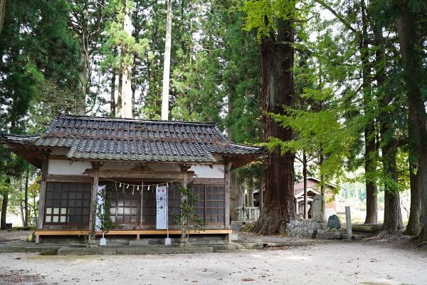 上湯川八幡神社拝殿