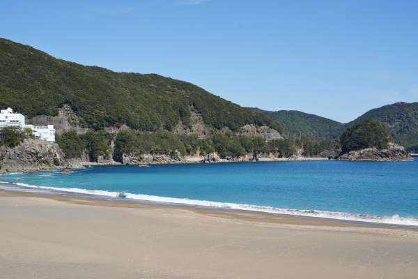 日和佐八幡神社前の海岸