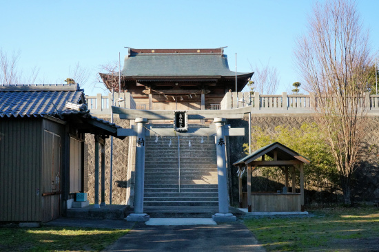 泉八幡宮拝殿