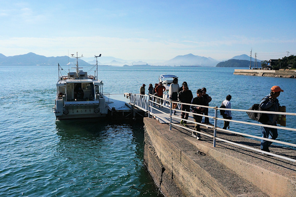 志々島の本村港